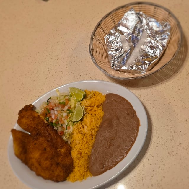 Filete Empanizado (Breaded Fish Fillet).